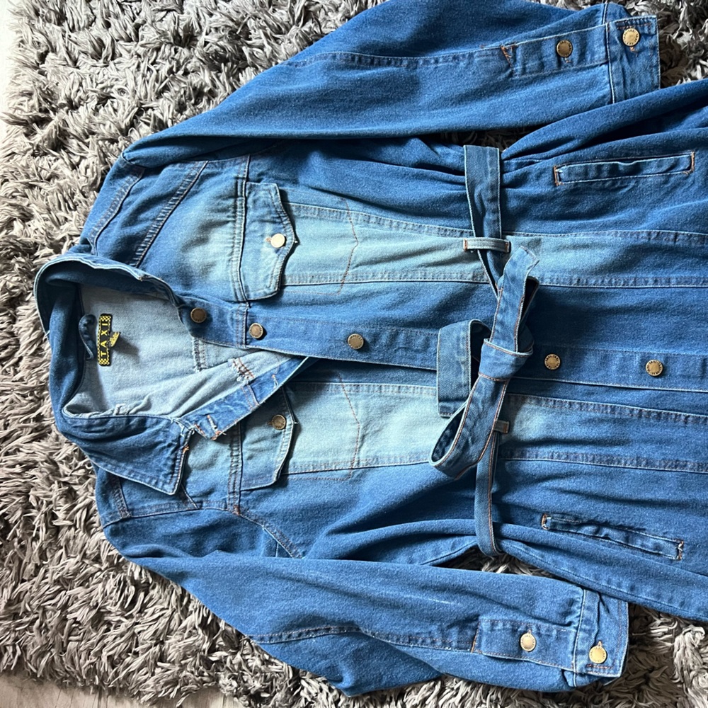 Oversized jack or can be used like a dress